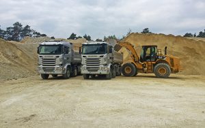 Transport - 2 Scania-LKW von Radlager beladen